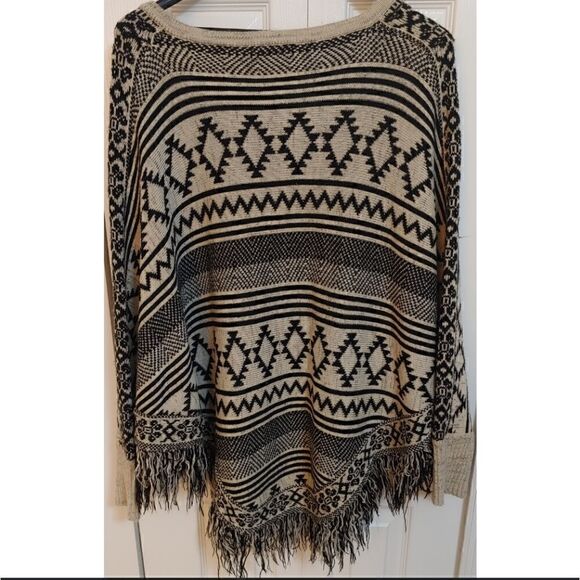 Women's Poncho Shawl with Fringe by Blu Pepper Size L EUC - Picture 2 of 6